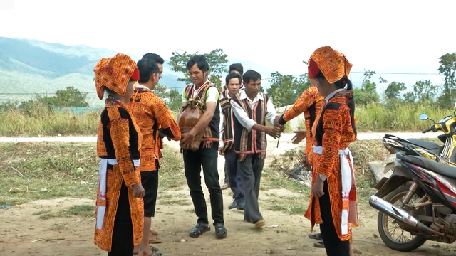 Vươn lên từ “vùng khó”, bà con người Dao vui đón tết trên Cao Nguyên - 5 Vươn lên từ “vùng khó”, bà con người Dao vui đón tết trên Cao Nguyên - 5