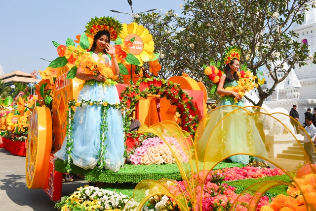 Suối Tiên, Thảo Cầm viên quá tải ngày mùng 2 Tết - 4 Suối Tiên, Thảo Cầm viên quá tải ngày mùng 2 Tết - 4