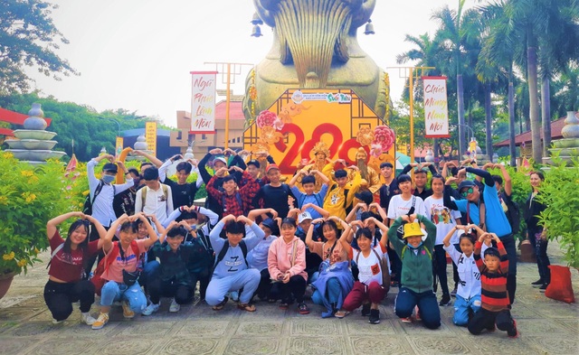 Suối Tiên, Thảo Cầm viên quá tải ngày mùng 2 Tết - 1 Suối Tiên, Thảo Cầm viên quá tải ngày mùng 2 Tết - 1