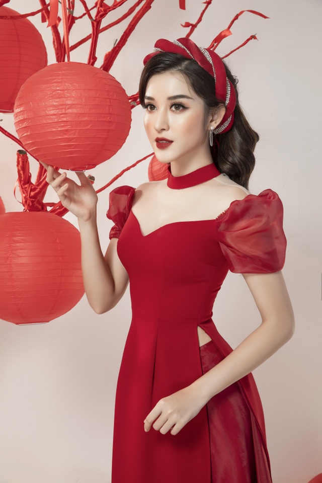 Sau sự cố bị ngất ở sân bay cuối năm, Huyền My tái xuất gợi cảm ngày Tết - 4 Sau sự cố bị ngất ở sân bay cuối năm, Huyền My tái xuất gợi cảm ngày Tết - 4