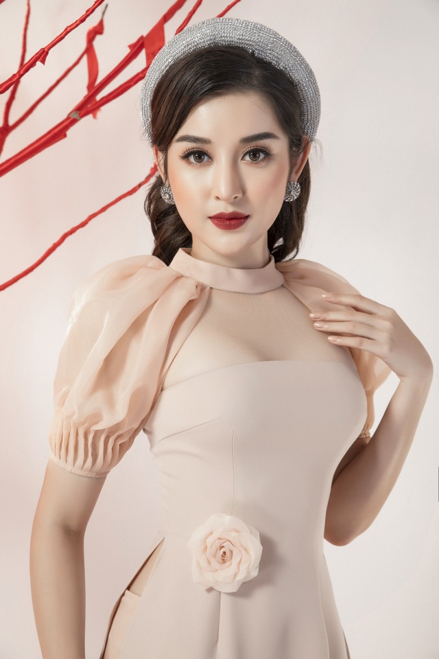 Sau sự cố bị ngất ở sân bay cuối năm, Huyền My tái xuất gợi cảm ngày Tết - 7 Sau sự cố bị ngất ở sân bay cuối năm, Huyền My tái xuất gợi cảm ngày Tết - 7