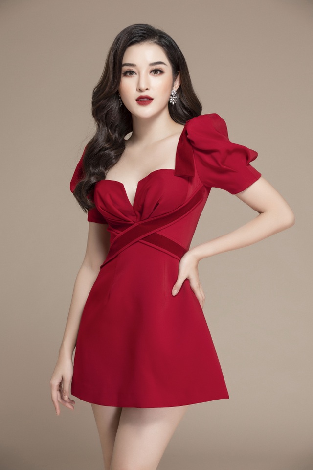 Sau sự cố bị ngất ở sân bay cuối năm, Huyền My tái xuất gợi cảm ngày Tết - 13 Sau sự cố bị ngất ở sân bay cuối năm, Huyền My tái xuất gợi cảm ngày Tết - 13