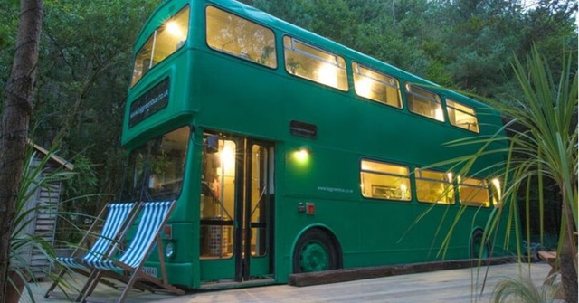 Mua xe buýt hai tầng gần 150 triệu đồng biến thành ngôi nhà mơ ước - 1