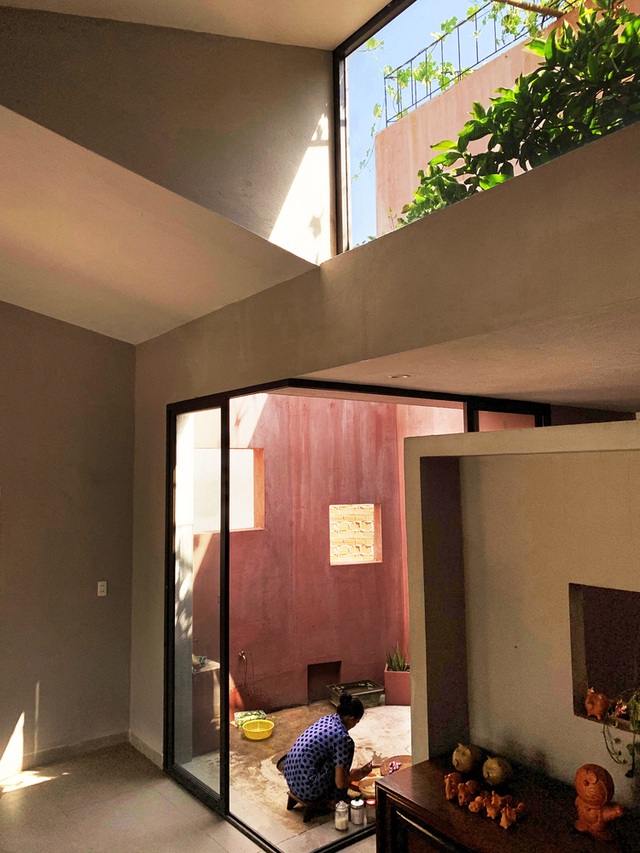 Lạ lùng đôi vợ chồng Quảng Ngãi xây “ruộng bậc thang” trên sân thượng trồng rau xanh - 4 Lạ lùng đôi vợ chồng Quảng Ngãi xây “ruộng bậc thang” trên sân thượng trồng rau xanh - 4