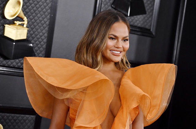 Dàn sao nữ diện váy áo gợi cảm dự lễ trao giải Grammy 2020 - 10 Dàn sao nữ diện váy áo gợi cảm dự lễ trao giải Grammy 2020 - 10