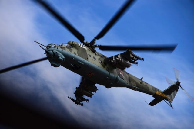 Xe tăng bay Mi-24 của Nga bất ngờ cất cánh tại căn cứ Mỹ - 1 Xe tăng bay Mi-24 của Nga bất ngờ cất cánh tại căn cứ Mỹ - 1