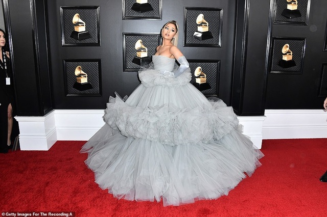 Dàn sao nữ diện váy áo gợi cảm dự lễ trao giải Grammy 2020 - 1 Dàn sao nữ diện váy áo gợi cảm dự lễ trao giải Grammy 2020 - 1