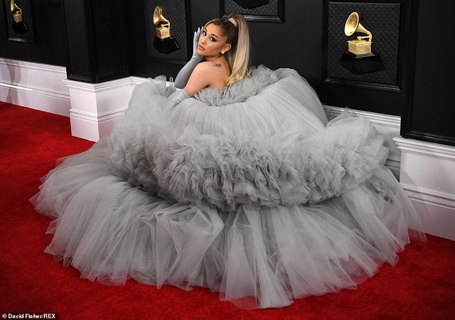 Dàn sao nữ diện váy áo gợi cảm dự lễ trao giải Grammy 2020 - 3 Dàn sao nữ diện váy áo gợi cảm dự lễ trao giải Grammy 2020 - 3