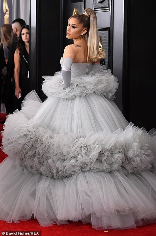 Dàn sao nữ diện váy áo gợi cảm dự lễ trao giải Grammy 2020 - 4 Dàn sao nữ diện váy áo gợi cảm dự lễ trao giải Grammy 2020 - 4