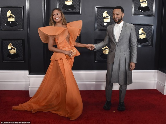 Dàn sao nữ diện váy áo gợi cảm dự lễ trao giải Grammy 2020 - 8 Dàn sao nữ diện váy áo gợi cảm dự lễ trao giải Grammy 2020 - 8