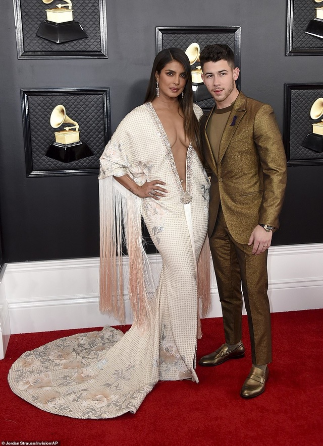 Dàn sao nữ diện váy áo gợi cảm dự lễ trao giải Grammy 2020 - 14 Dàn sao nữ diện váy áo gợi cảm dự lễ trao giải Grammy 2020 - 14