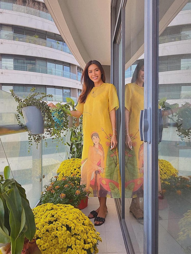 Dàn nghệ sĩ đón Tết với trang phục rực rỡ sắc màu - 4 Dàn nghệ sĩ đón Tết với trang phục rực rỡ sắc màu - 4