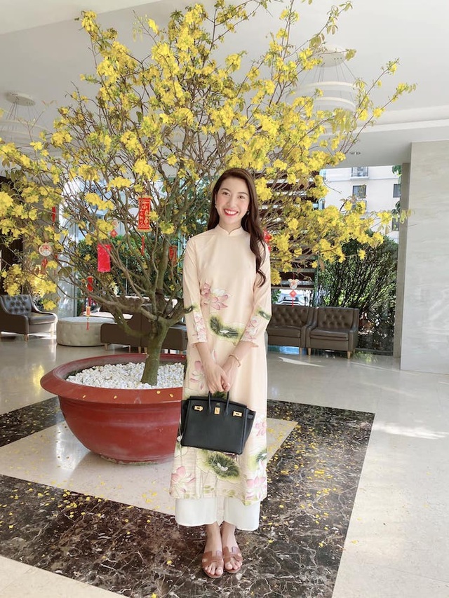 Dàn nghệ sĩ đón Tết với trang phục rực rỡ sắc màu - 14 Dàn nghệ sĩ đón Tết với trang phục rực rỡ sắc màu - 14