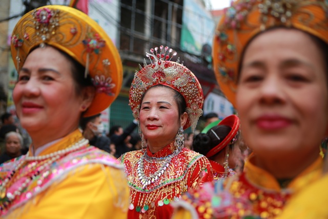 Hàng nghìn người tham dự lễ rước quả pháo khổng lồ ở Đồng Kỵ - 4 Hàng nghìn người tham dự lễ rước quả pháo khổng lồ ở Đồng Kỵ - 4