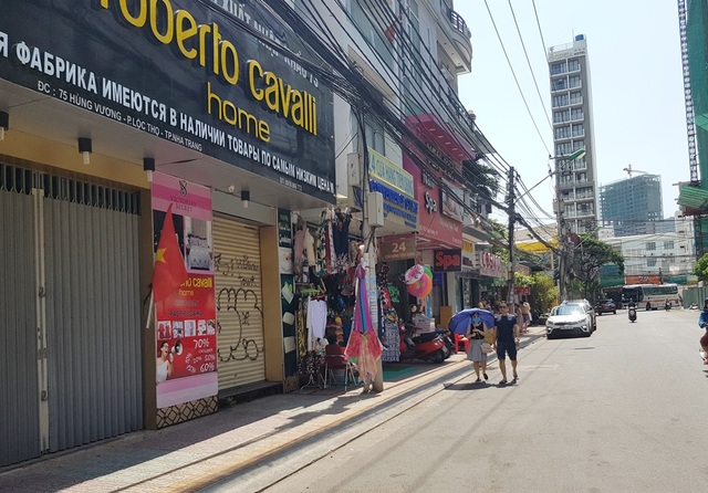 Nha Trang: Cửa hàng vắng khách, lái xe đón khách Trung Quốc thất nghiệp hàng loạt - 7