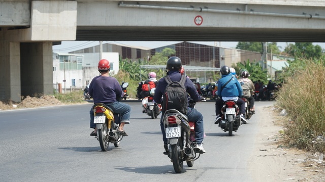 Người dân miền Tây đổ về Sài Gòn sau Tết - 8 Người dân miền Tây đổ về Sài Gòn sau Tết - 8