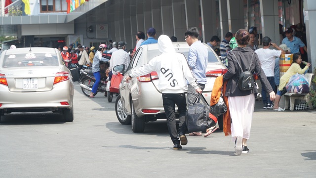 Người dân miền Tây đổ về Sài Gòn sau Tết - 6 Người dân miền Tây đổ về Sài Gòn sau Tết - 6