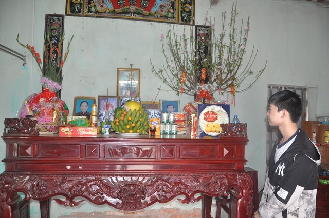 Gặp lại cậu bé mồ côi ngày nào nuôi anh, chị ngớ ngẩn….giờ đã là chàng sinh viên - 1 Gặp lại cậu bé mồ côi ngày nào nuôi anh, chị ngớ ngẩn….giờ đã là chàng sinh viên - 1