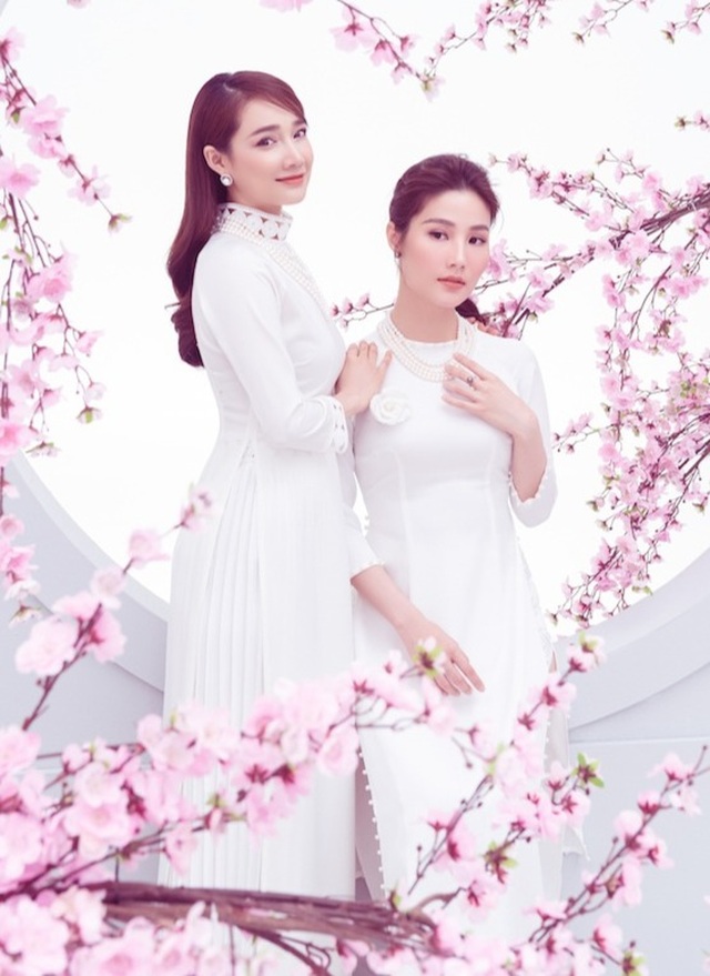 Nhã Phương “trốn” chồng đón tuổi 30 cùng Diễm My 9X - 8 Nhã Phương “trốn” chồng đón tuổi 30 cùng Diễm My 9X - 8