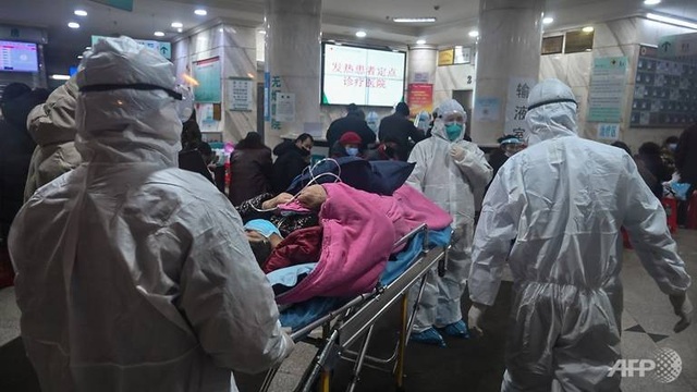 wuhanmedicalworkerswithpatient-1580268875561.jpg