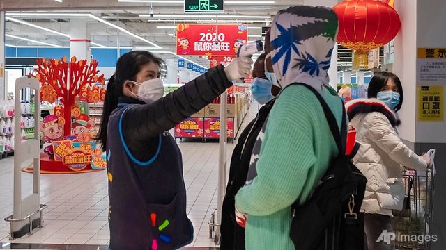 wuhansupermarkettemperaturetaking-1580268785098.jpg