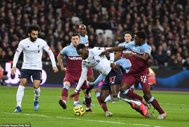 Thắng West Ham, Liverpool hơn đội bám đuổi Man City tới 19 điểm - 4 Thắng West Ham, Liverpool hơn đội bám đuổi Man City tới 19 điểm - 4