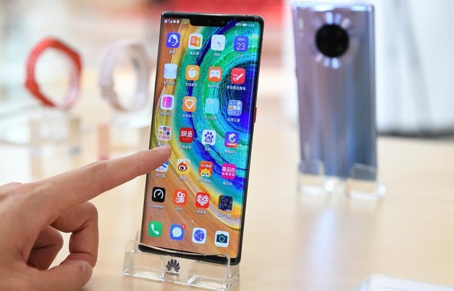 Giữa tâm bão, Huawei chính thức vượt Apple trong cuộc đua với Samsung