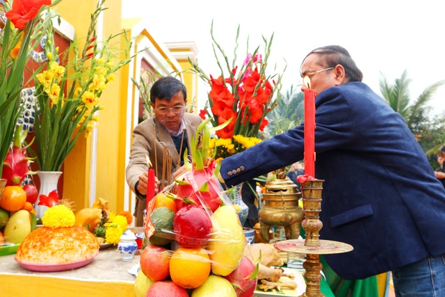 Du khách thích thú với lễ hội cầu bông ở làng rau hơn 400 năm tuổi - 4 Du khách thích thú với lễ hội cầu bông ở làng rau hơn 400 năm tuổi - 4