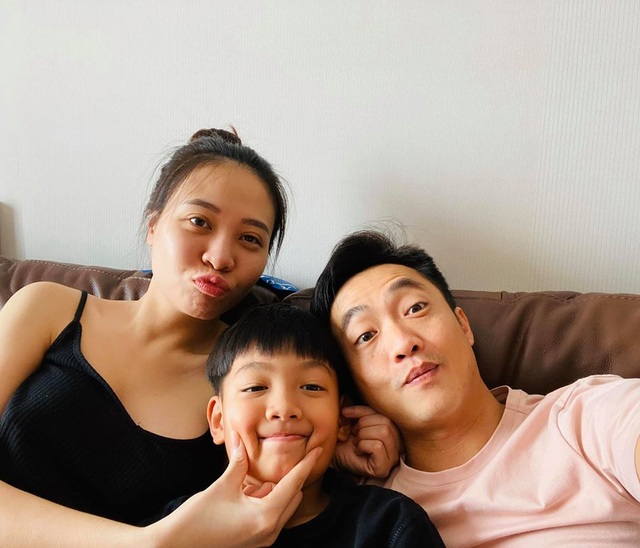 Cường Đôla ngày càng yêu chiều vợ, tặng nhẫn kim cương đầu năm - 3 Cường Đôla ngày càng yêu chiều vợ, tặng nhẫn kim cương đầu năm - 3