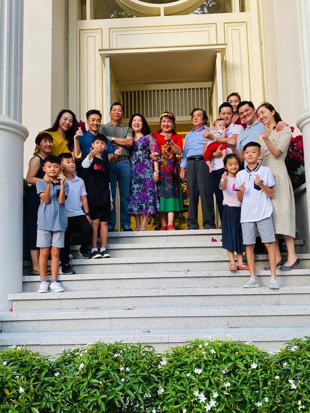 Cường Đôla ngày càng yêu chiều vợ, tặng nhẫn kim cương đầu năm - 5 Cường Đôla ngày càng yêu chiều vợ, tặng nhẫn kim cương đầu năm - 5