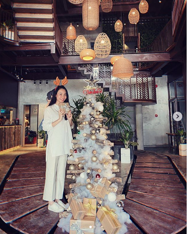 Cường Đôla ngày càng yêu chiều vợ, tặng nhẫn kim cương đầu năm - 2 Cường Đôla ngày càng yêu chiều vợ, tặng nhẫn kim cương đầu năm - 2