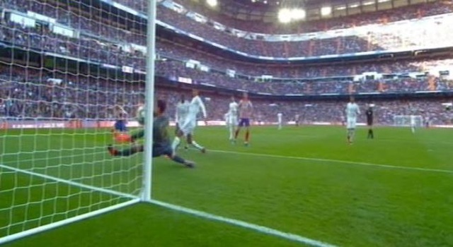 Real Madrid 1-0 Atletico: Benzema chói sáng - 8