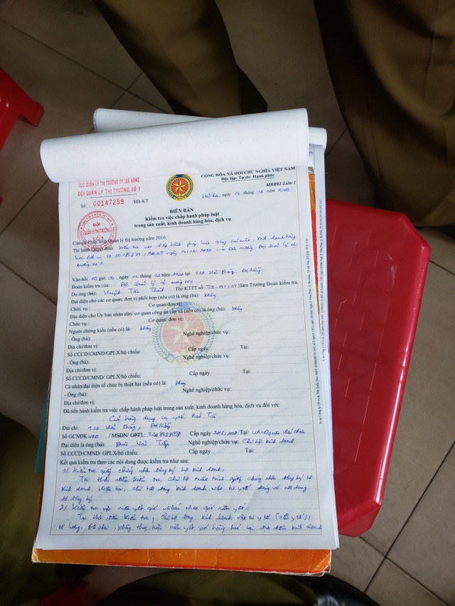 Nhận phản ánh nước rửa tay bị thổi giá, quản lý thị trường truy cửa hàng tới cùng! - 2 Nhận phản ánh nước rửa tay bị thổi giá, quản lý thị trường truy cửa hàng tới cùng! - 2