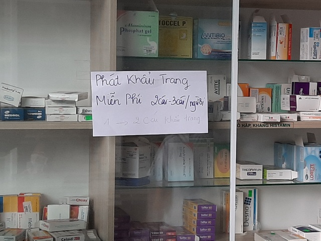 Nhiều cơ sở kinh doanh bị xử phạt vì lợi dụng dịch Corona để tăng giá khẩu trang - 4 Nhiều cơ sở kinh doanh bị xử phạt vì lợi dụng dịch Corona để tăng giá khẩu trang - 4