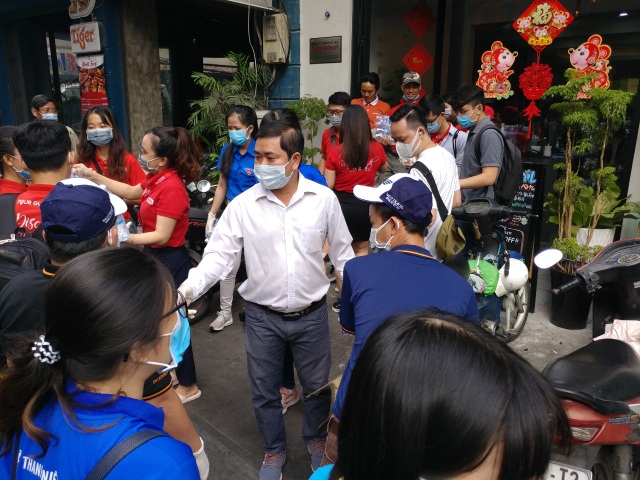 Sở Du lịch TPHCM phát khẩu trang miễn phí cho người dân và du khách - 2