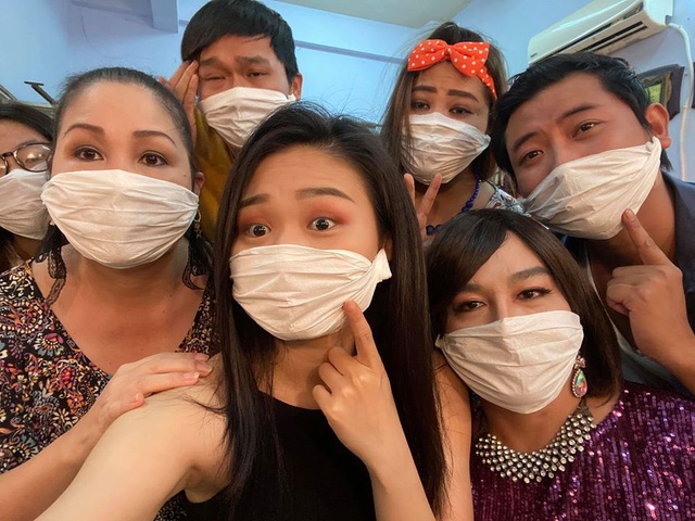 NSND Hồng Vân đóng cửa sân khấu, Bích Phương hủy lịch bán vé concert vì dịch cúm corona - 3 NSND Hồng Vân đóng cửa sân khấu, Bích Phương hủy lịch bán vé concert vì dịch cúm corona - 3
