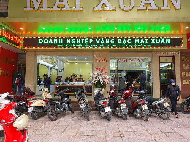 Sợ dịch Corona, các tiệm vàng trên cả nước vắng lặng trong ngày vía Thần Tài - 10 Sợ dịch Corona, các tiệm vàng trên cả nước vắng lặng trong ngày vía Thần Tài - 10