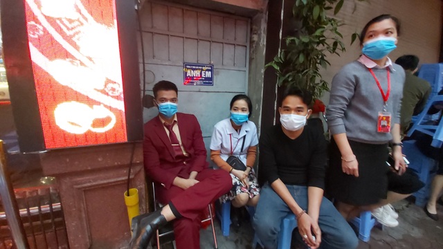 Mua vào, bán ra mất không 1 triệu đồng/lượng: Các cửa hàng vàng thưa thớt ngày vía Thần Tài - 3 Mua vào, bán ra mất không 1 triệu đồng/lượng: Các cửa hàng vàng thưa thớt ngày vía Thần Tài - 3