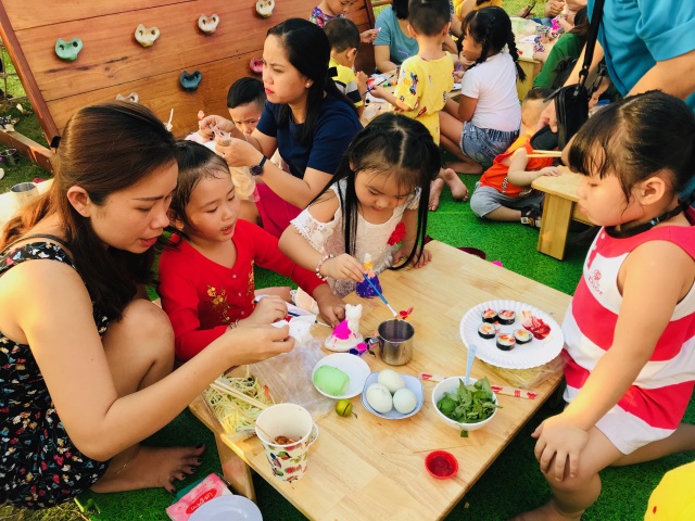 TPHCM: Con nghỉ học vào phút chót, nhiều gia đình không kịp trở tay - 1 TPHCM: Con nghỉ học vào phút chót, nhiều gia đình không kịp trở tay - 1