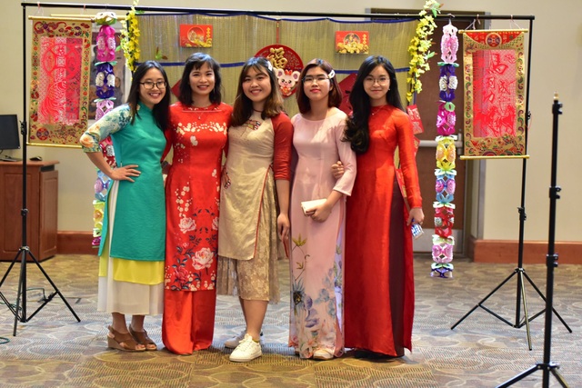 Tết của sinh viên và chuyên gia người Việt tại Saint Louis - 7 Tết của sinh viên và chuyên gia người Việt tại Saint Louis - 7