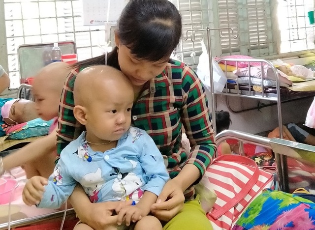 Bé 3 tuổi khóc lạc giọng gọi: Mẹ ơi! mẹ cứu con - 6 Bé 3 tuổi khóc lạc giọng gọi: Mẹ ơi! mẹ cứu con - 6