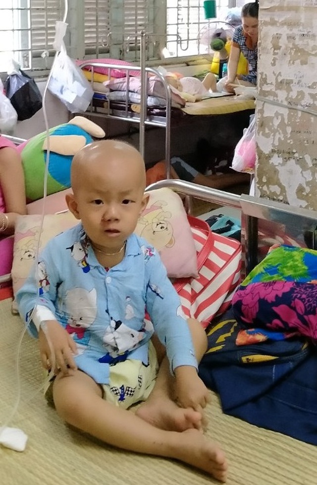 Bé 3 tuổi khóc lạc giọng gọi: Mẹ ơi! mẹ cứu con - 4 Bé 3 tuổi khóc lạc giọng gọi: Mẹ ơi! mẹ cứu con - 4