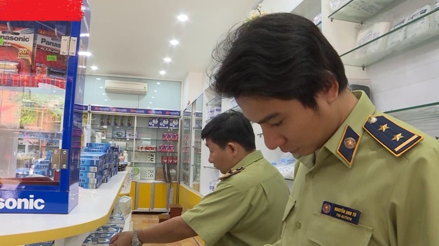 Xử phạt mạnh tay nhà thuốc găm hàng nghìn khẩu trang y tế rồi báo hết hàng - 1 Xử phạt mạnh tay nhà thuốc găm hàng nghìn khẩu trang y tế rồi báo hết hàng - 1