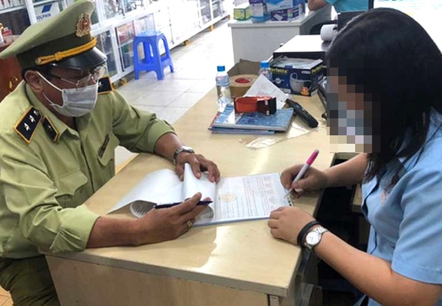 Đẩy giá khẩu trang, cửa hàng bán dụng cụ y tế bị phạt 25 triệu đồng - 1 Đẩy giá khẩu trang, cửa hàng bán dụng cụ y tế bị phạt 25 triệu đồng - 1