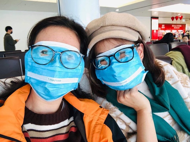 Trời không mưa cũng mặc áo mưa, đi sân bay như chống nhiễm xạ - 3 Trời không mưa cũng mặc áo mưa, đi sân bay như chống nhiễm xạ - 3