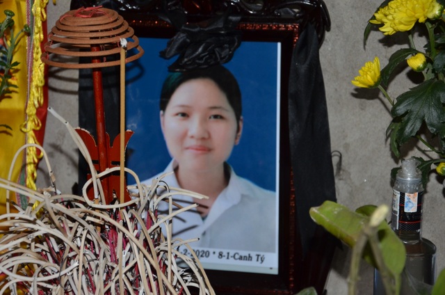 Đau đớn vành khăn trắng bơ vơ trên đầu cậu bé mồ côi ngày đầu năm - 3 Đau đớn vành khăn trắng bơ vơ trên đầu cậu bé mồ côi ngày đầu năm - 3