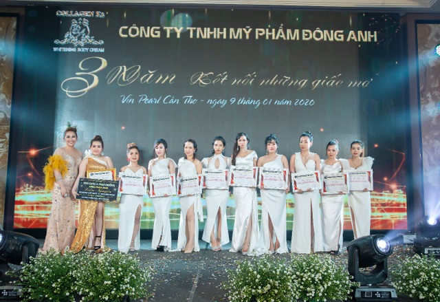 Thanh Duy Idol, Hồ Việt Trung hội tụ trong đêm tiệc kỷ niệm 3 năm mỹ phẩm Đông Anh - 5 Thanh Duy Idol, Hồ Việt Trung hội tụ trong đêm tiệc kỷ niệm 3 năm mỹ phẩm Đông Anh - 5