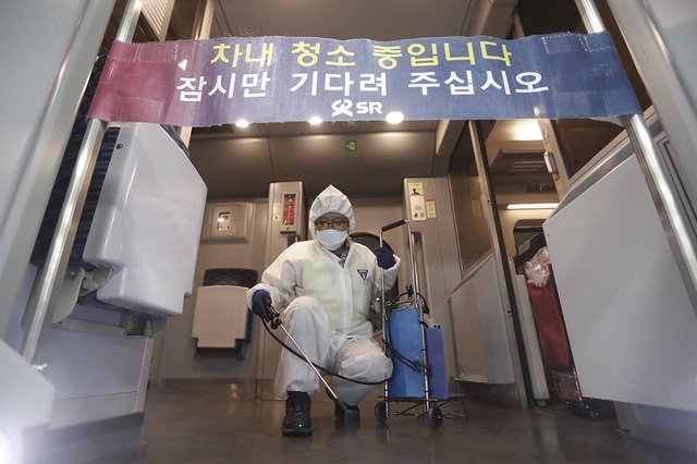 Ngân hàng Trung Quốc khử trùng tiền ngăn virus corona lây lan - 1 Ngân hàng Trung Quốc khử trùng tiền ngăn virus corona lây lan - 1