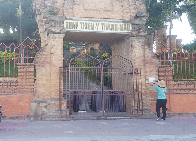 Nha Trang: Di tích nghìn năm tuổi đóng cửa, du khách ngậm ngùi ra về - 4