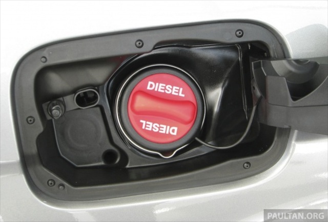 Anh cấm bán xe chạy xăng và dầu diesel từ năm 2035 - 1
